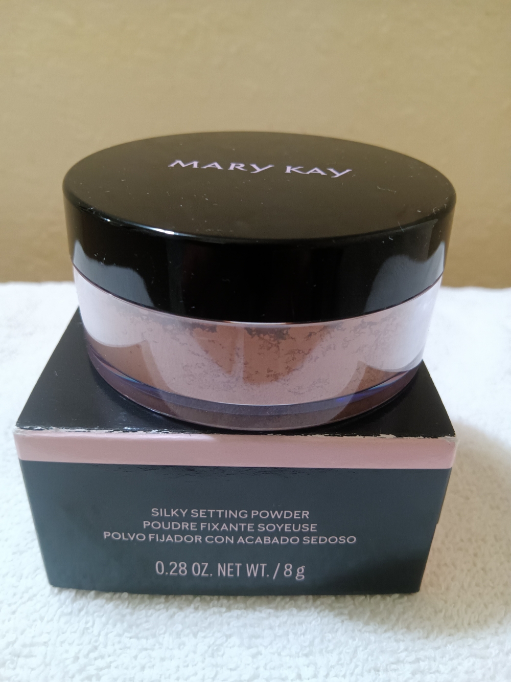 Mary Kay Silky Setting Powder - Light Medium Beige